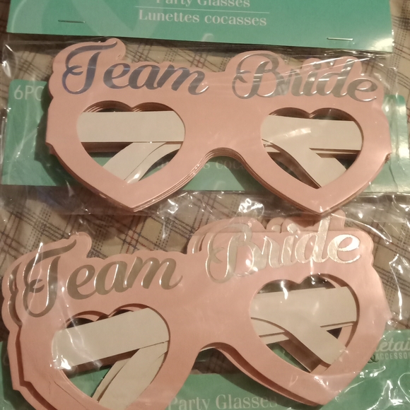 Pink with silver letters Bride and Team bride party glasses - Picture 2 of 3